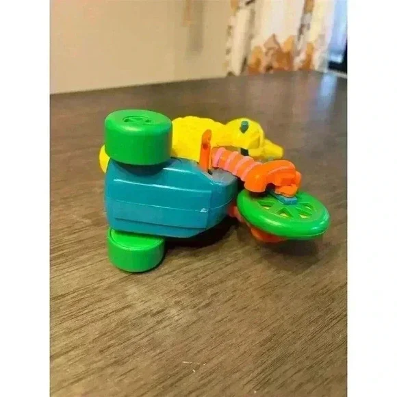 Vintage 1980’s Sesame Street Big Bird Wind-Up Tricycle Toy by Illco Toys - Picture 6 of 6